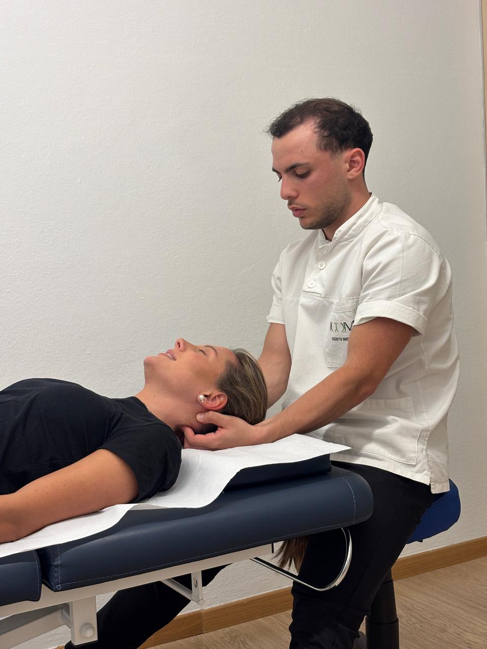 Trattamento osteopatico cervicale - Dott. Matteo Bizzotto